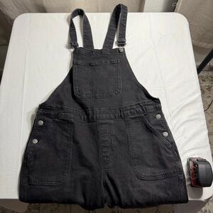 Old Navy Women’s Black Denim Bib Overalls Size 14 Petite